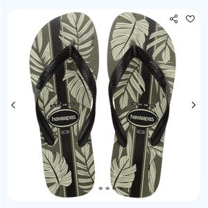 Men’s Havaianas - Aloha Flip Flops (2) size 9/10 and (1) size 11/12
